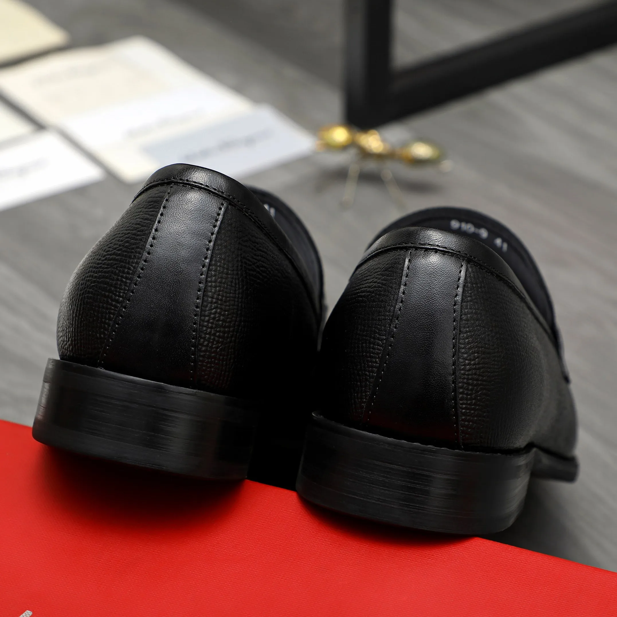 Men's shoes 💰420 Product trademark: Ferragamo "Ferragamo" business slip-on leather shoes Regular size: 39-45 (38.46 custom-made, non-returnable) Product materials: Selected high-quality pebbled cowhide upper, sheepskin lining, original rubber outsole
